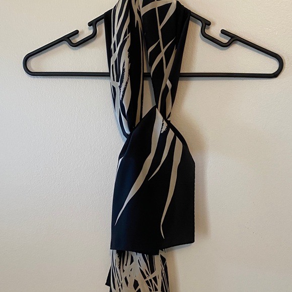 1970’s Minimalist Scarf by Vana - Picture 6 of 6